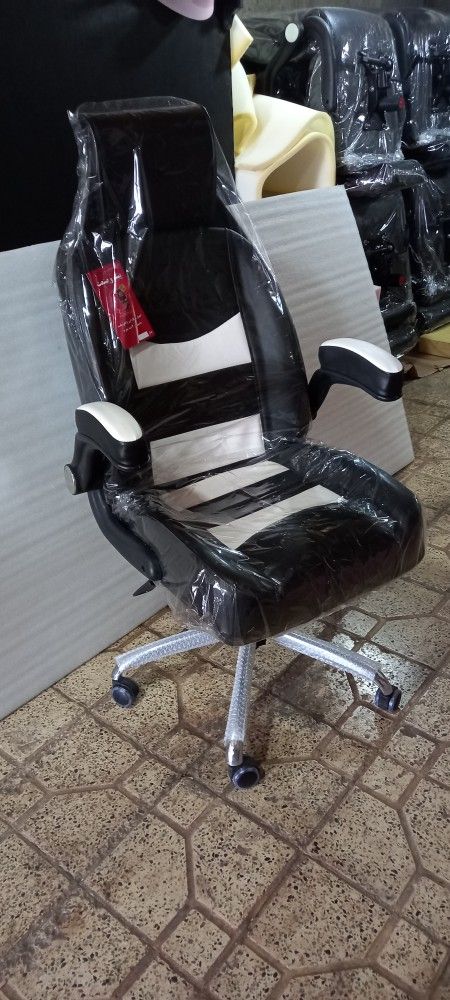 صندلی اداری مدیریت مدل مزدایی تمام فوم