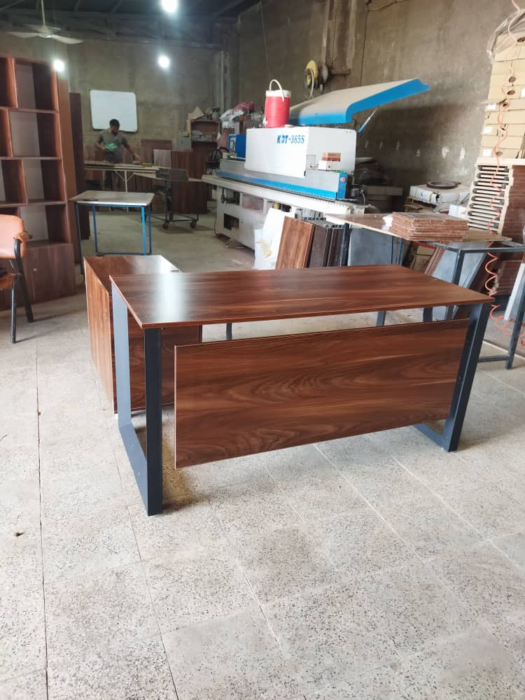 میز مدیریتی مدرن فلزی 150در70مدلM111